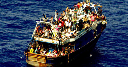 Qu'est ce qui se cache derrière les menaces européennes de bombarder les barques des migrants?