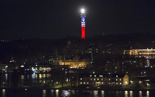 Bleu-blanc-rouge: les capitales du monde solidaires avec Paris.