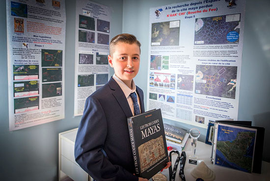 Un jeune Canadien découvre une cité maya grâce aux étoiles.