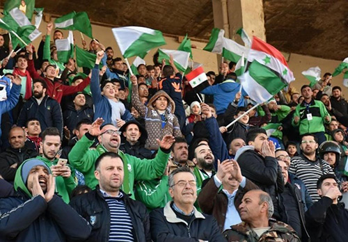 A Alep, des supporters ravis d’assister au premier match de foot depuis des années.