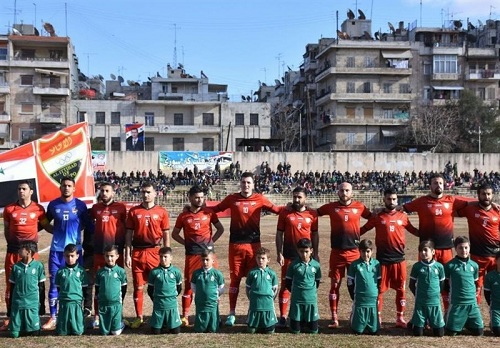 A Alep, des supporters ravis d’assister au premier match de foot depuis des années.
