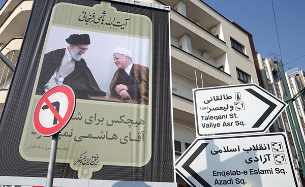 Iran: des dizaines de milliers de personnes aux funérailles de l’ex-président Rafsandjani.