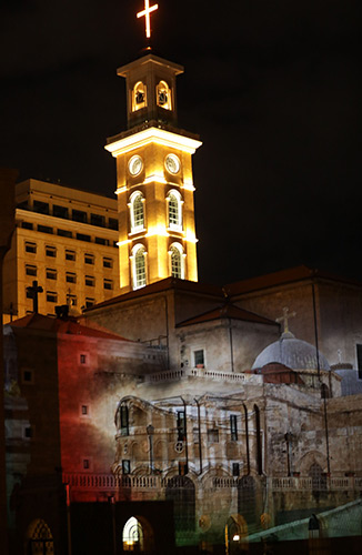 Beyrouth illuminée aux images de la mosquée al-Aqsa et de l’église du Saint-Sépulcre.