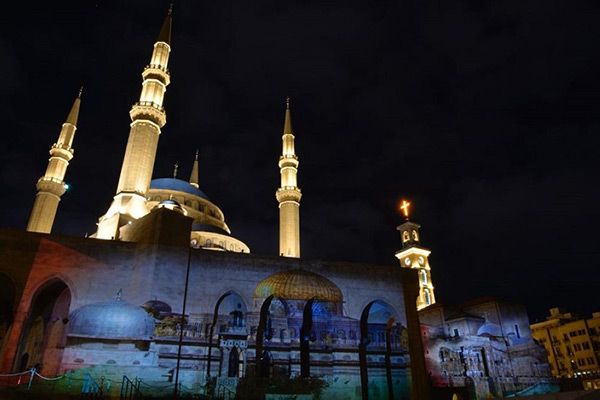 Beyrouth illuminée aux images de la mosquée al-Aqsa et de l’église du Saint-Sépulcre.