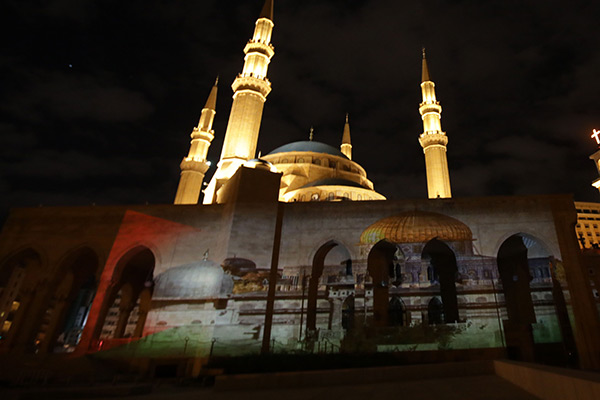 Beyrouth illuminée aux images de la mosquée al-Aqsa et de l’église du Saint-Sépulcre.