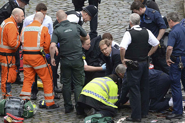 Attaque de Londres: 4 morts et 40 blessés, la piste du terrorisme privilégiée