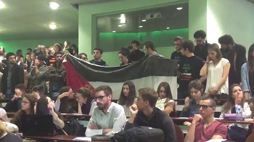 L’ambassadrice d’«Israël» boycottée par des étudiants pro-palestiniens à Sciences Po Rennes.