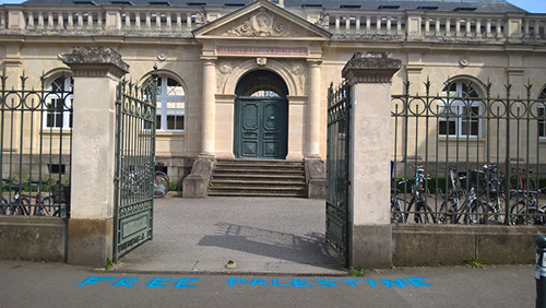 L’ambassadrice d’«Israël» boycottée par des étudiants pro-palestiniens à Sciences Po Rennes.