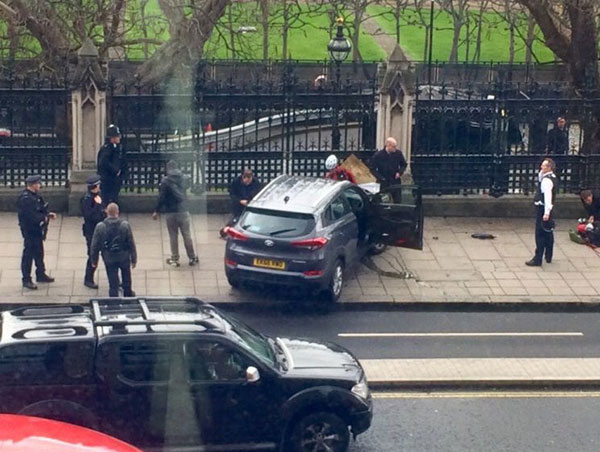 Attaque de Londres: 4 morts et 40 blessés, la piste du terrorisme privilégiée