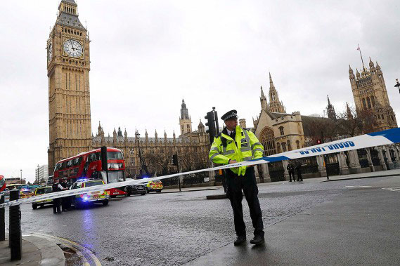 Attaque de Londres: 4 morts et 40 blessés, la piste du terrorisme privilégiée