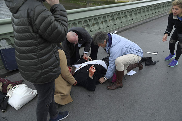 Attaque de Londres: 4 morts et 40 blessés, la piste du terrorisme privilégiée