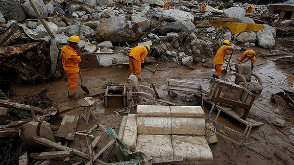 Coulée de boue en Colombie: le bilan s’alourdit à 254 morts, dont 43 enfants.