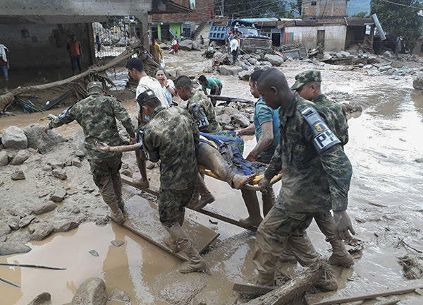Coulée de boue en Colombie: le bilan s’alourdit à 254 morts, dont 43 enfants.