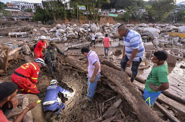 Coulée de boue en Colombie: le bilan s’alourdit à 254 morts, dont 43 enfants.