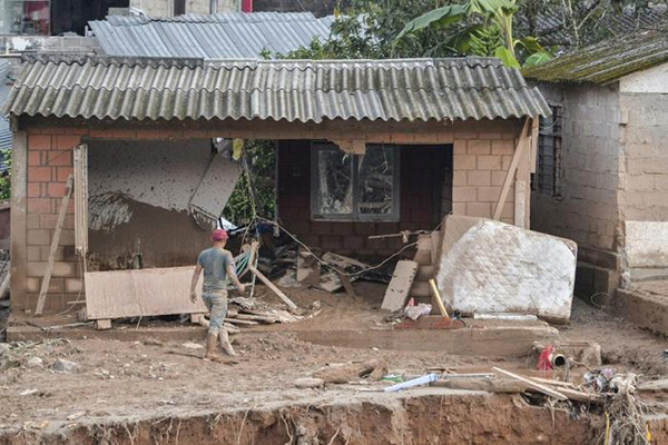 Coulée de boue en Colombie: le bilan s’alourdit à 254 morts, dont 43 enfants.