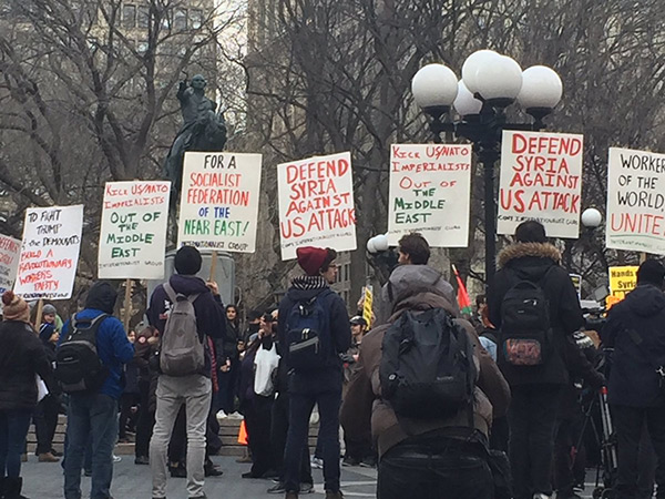 #HandsOffSyria: à New York, San Francisco… des manifestations contre les frappes US en Syrie.