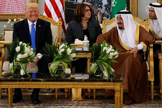 Quels sont les investissements financiers et militaires de Trump en Arabie?