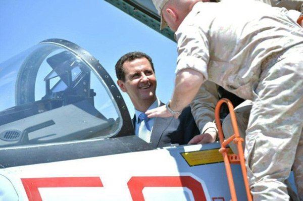 Syrie: visite du président Assad à la base de Hmeimim.