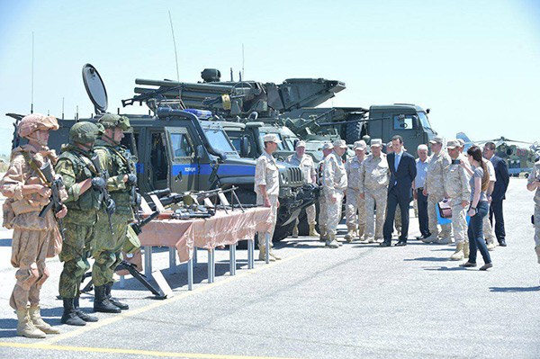 Syrie: visite du président Assad à la base de Hmeimim.
