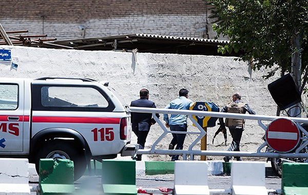 Iran: deux attentats terroristes secouent Téhéran.