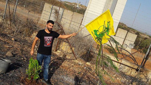 Au Liban-Sud, le Hezbollah plante des arbres sous le nez des soldats israéliens.