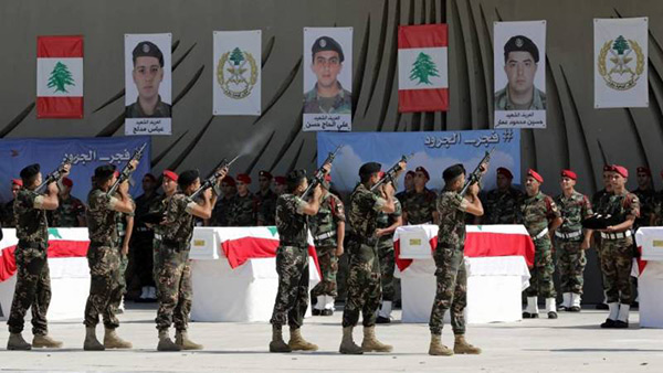 Liban: le dernier adieu aux militaires victimes des terroristes.