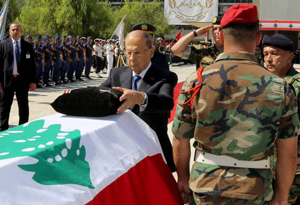 Liban: le dernier adieu aux militaires victimes des terroristes.