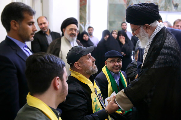 Sayed Khamenei reçoit un groupe d'anciens combattants blessés du Hezbollah