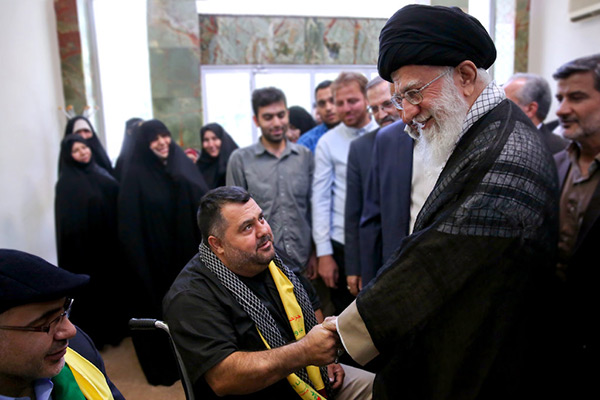 Sayed Khamenei reçoit un groupe d'anciens combattants blessés du Hezbollah