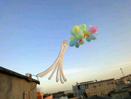 Bahreïn: La maquette de la place de la Perle dans le ciel du village de Barabar