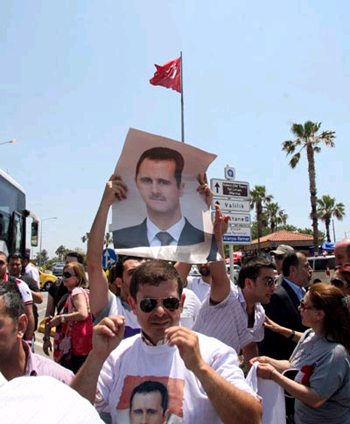 La conférence d’Antalya: des désaccords entre les opposants et des manifestations de soutien à Assad