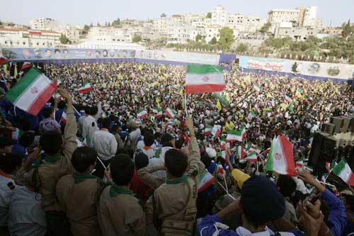 Au sud du Liban, le président Ahmadinejad rend hommage à la résistance et aux Libanais