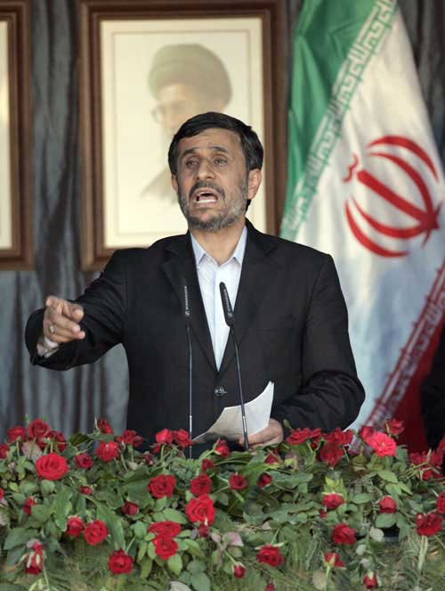 Au sud du Liban, le président Ahmadinejad rend hommage à la résistance et aux Libanais