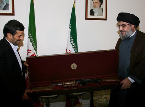 Sayed Nasrallah a rencontré le président Ahmadinejad au siège de l’ambassade iranienne