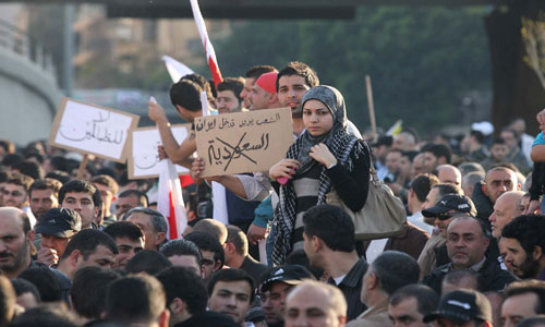 Rassemblement de solidarité avec le peuple bareïni à Beyrouth