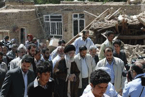 L’imam Khameneï se rend dans la province de l’Azerbaïdjan oriental frappée par un séisme
