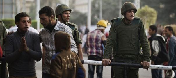 Egypte: l’armée chargée d’assurer la sécurité, appels à manifester