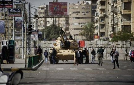 Egypte: l’armée chargée d’assurer la sécurité, appels à manifester