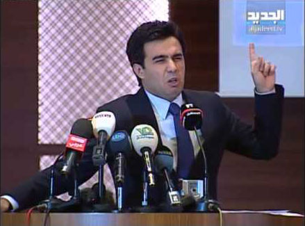 Okab Sakr: j’ai acheminé du lait et des couvertures aux enfants syriens, vous stupides!