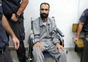 Un gréviste palestinien cruellement agressé parce qu’il a essayé de saluer sa mère !