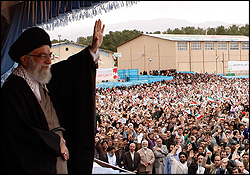 L’imam Khamenei: Les Occidentaux veulent perturber le calme en Iran
