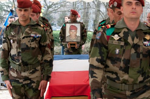 Affaire Merah: le ministre français de la Défense refuse de voir les familles des victimes