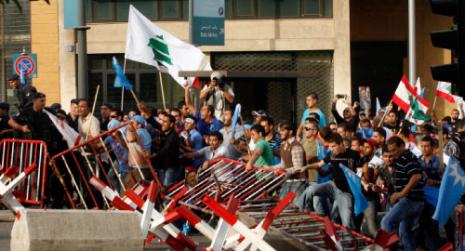 Liban: les obsèques du général assassiné se transforment en des violences anti-gouvernementales