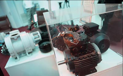 Iran: exposition d’équipements d’espionnage découverts, nouveau drone capable de frapper