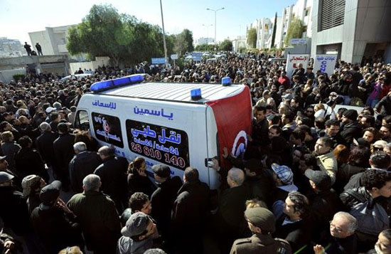 Tunisie : un nouveau gouvernement va être formé, de violents heurts avec la police