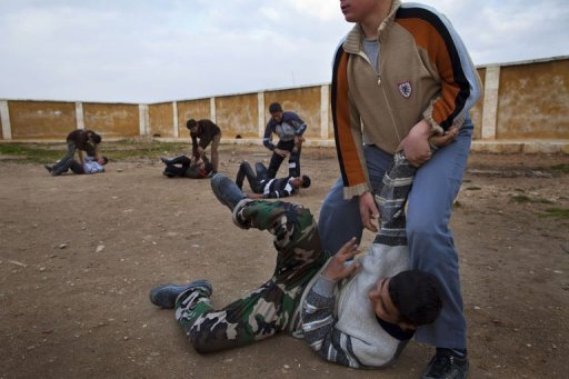 Syrie: les rebelles forment des adolescents à devenir