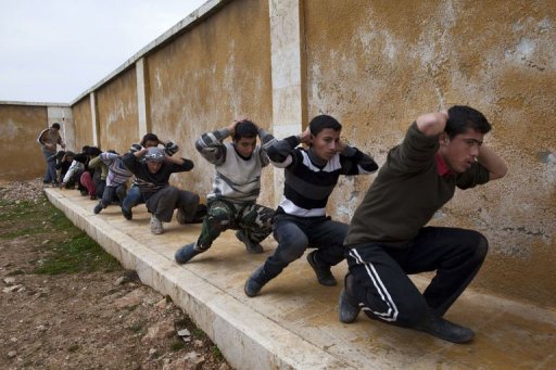 Syrie: les rebelles forment des adolescents à devenir