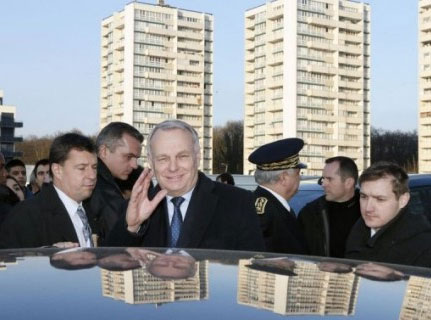 Banlieue: le gouvernement français promet