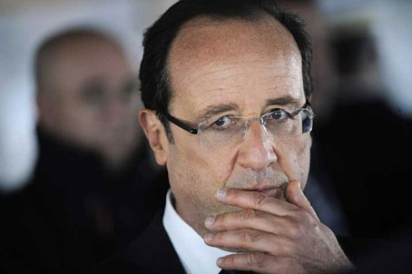 Sondages: Hollande poursuit sa descente aux enfers