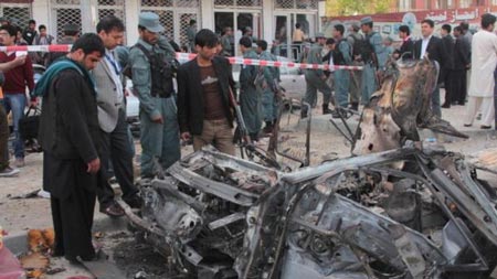 Afghanistan: attentat suicide taliban durant la visite de Hagel, 9 morts